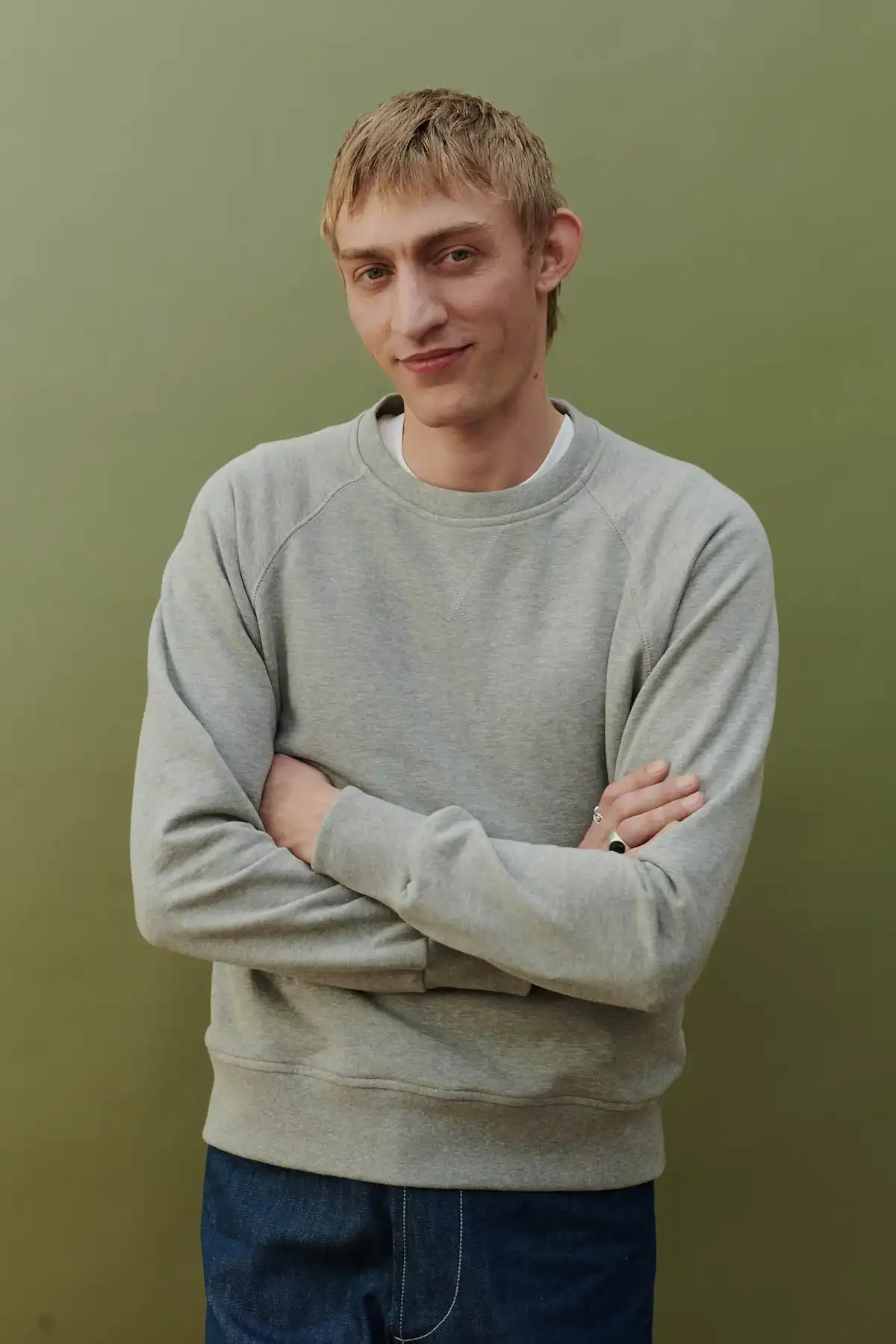 Male in raglan sweatshirt grey